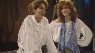 Две рыжие лесбиянки любя удовлетворяют друг друга