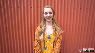 Парень на кастинге дал русской няшке за щеку и оттрахал её в аккуратную пизду