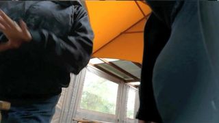 Девка в летнем кафе засняла на скрытую камеру огромный хуй друга своего мужа